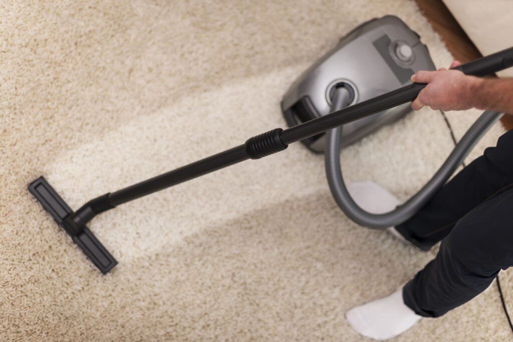 close up of vacuuming a carpet 2021 08 26 20 15 28 utc 1 Servicios Villablanca